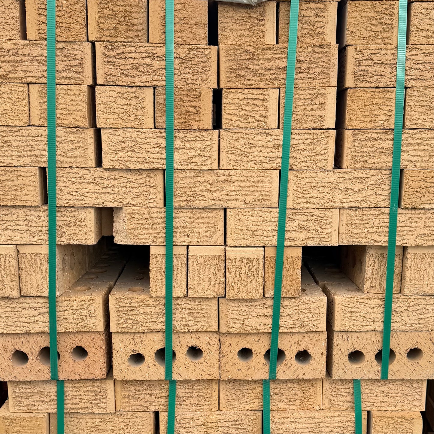 Lincoln Textured Extruded Brick - Cream - With Aris - 1st Quality