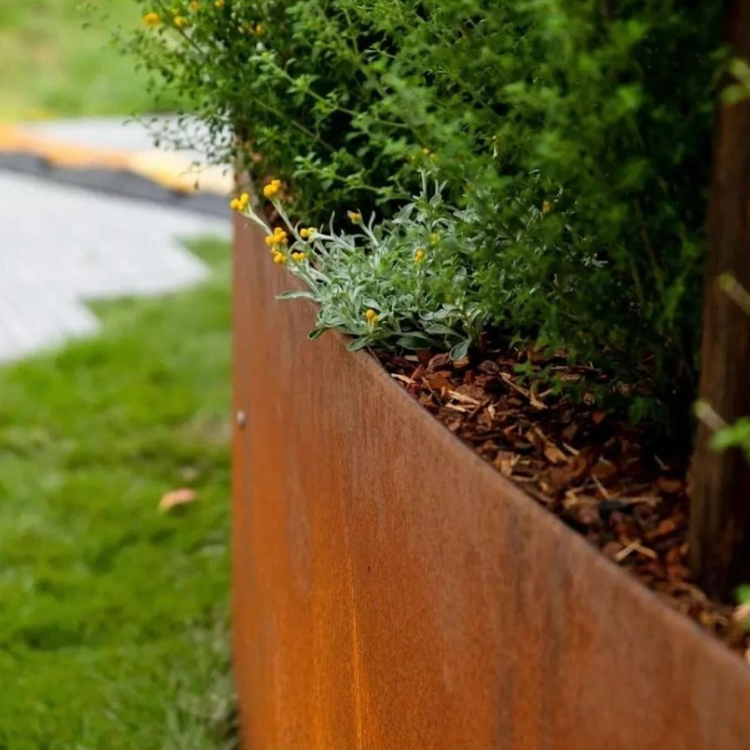 Formboss Steel Garden Edge 2.0mm Gauge 2440mm x 580mm (Stakes + Screws)