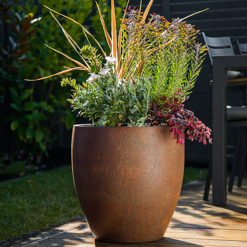 Modstone Montague Egg Pot - Rust - in-situ - Available at Simon's Seconds