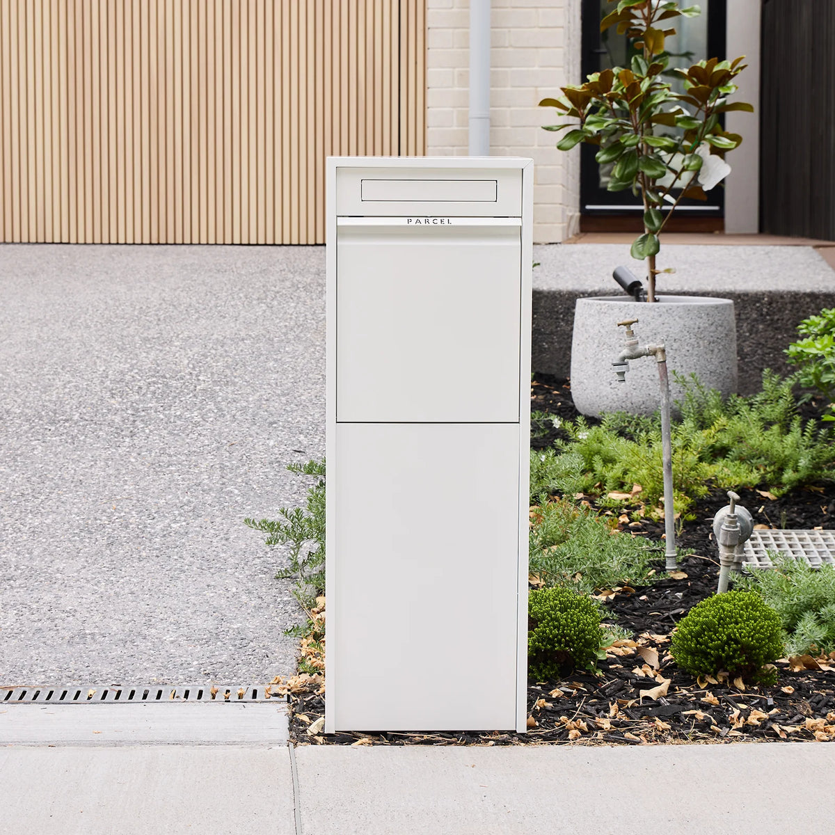 Letterbox - Zip Parcel | Black | White