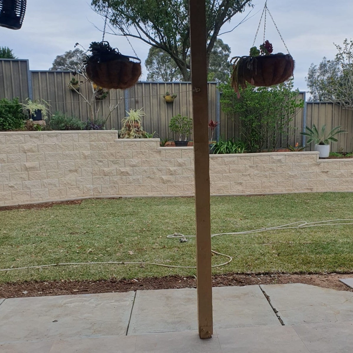 Tasman Dry Stack Retaining Wall Full Block - Yellow Rock - 1st Quality
