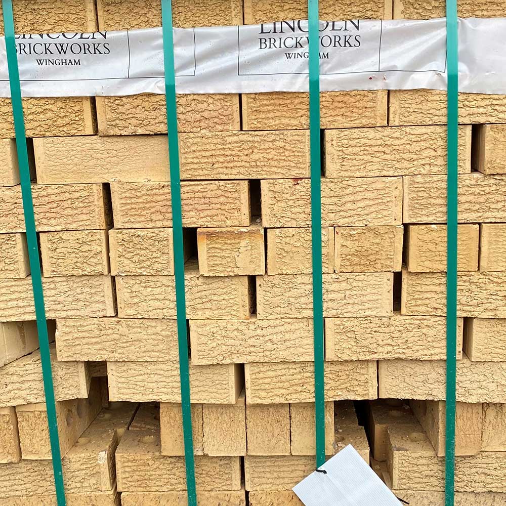 Lincoln Textured Extruded Brick - Cream - With Aris - 1st Quality - Pallet Picture - Available at Simon's Seconds